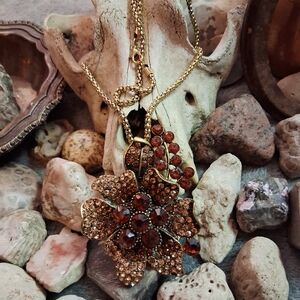 Elegant Gold and Brown Floral Necklace